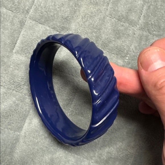 Vintage Plastic Bangle Bracelet, Navy Blue, Wrinkle, Wavy Texture, Retro, Boho - Picture 3 of 6